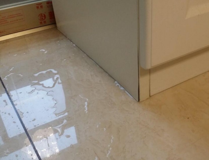 卫生间漏水不砸瓷砖能补漏吗?